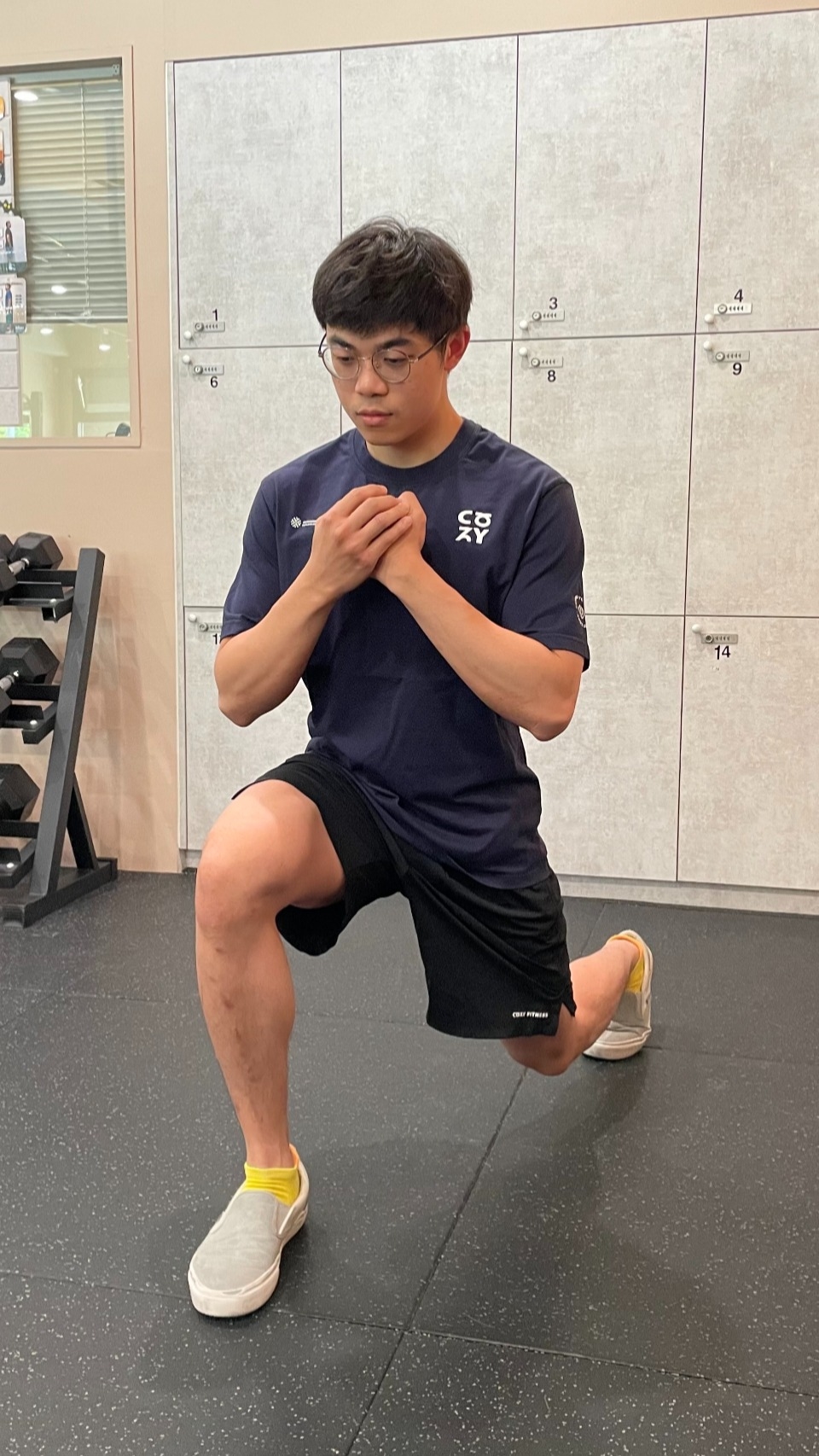 徒手健身動作2：弓箭步（Lunges）