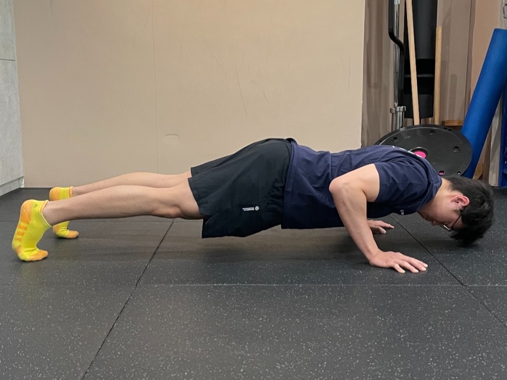 徒手健身動作4：伏地挺身（Push-ups）